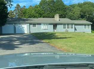 21 Peckham Ave, South Kingstown, RI 02879