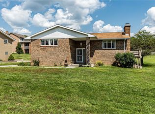 7 Dell Dr, Irwin, PA 15642