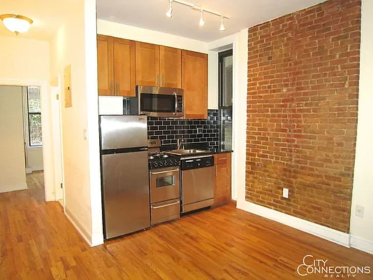 Rented by City Connections Realty | media 8