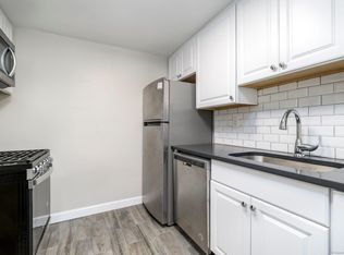 8 Clarmore Dr APT 2B, Norwalk, CT 06850