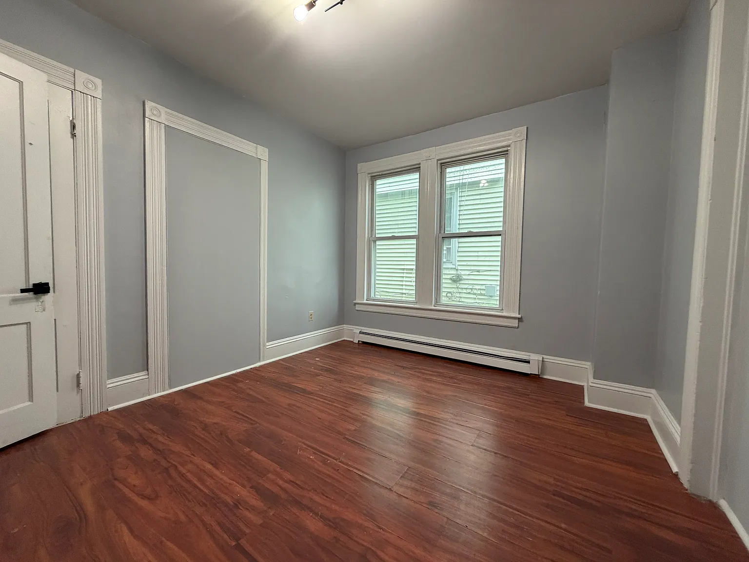 3 bed, 1100 sqft, $2,325 — Photo 3