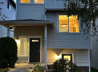 566 E Marine View Dr UNIT B, Everett, WA 98201
