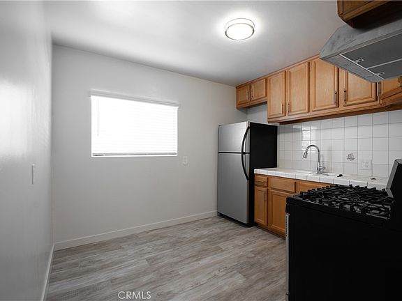 5th image of 906 E Imperial Ave