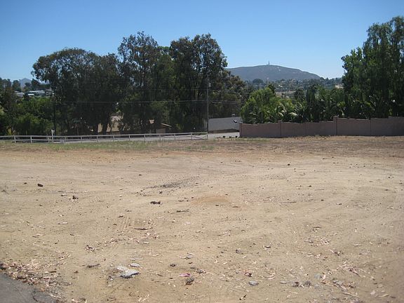 4th image of 3242 Linda Vista Dr