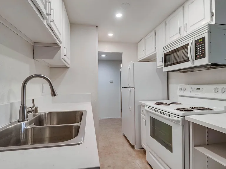 1333 8th Ave #206 — Photo 4