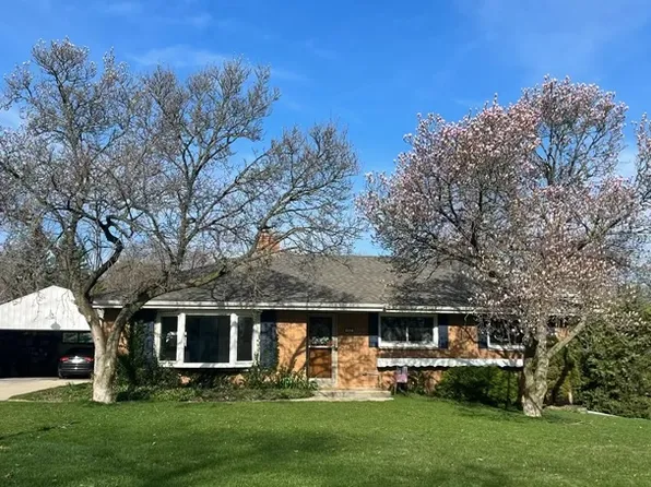 985 Webster Ave, Brookfield, WI 53005