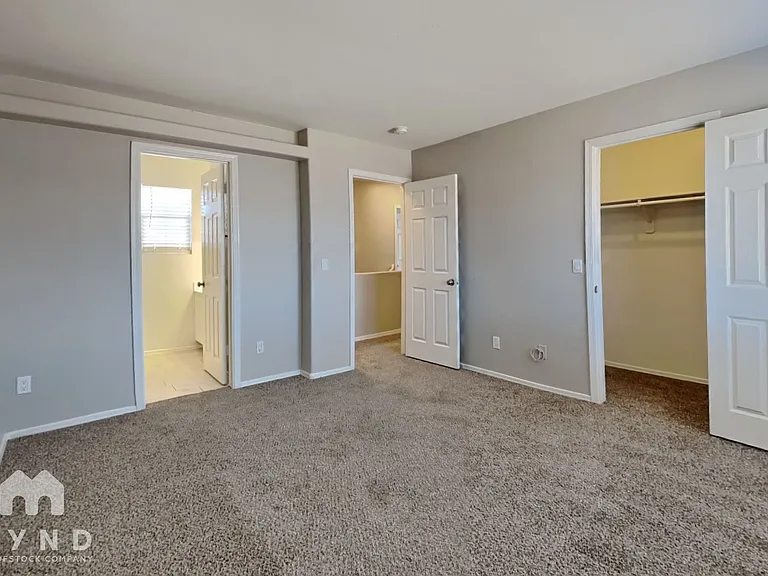 11802 W Laurel Ln — Photo 6