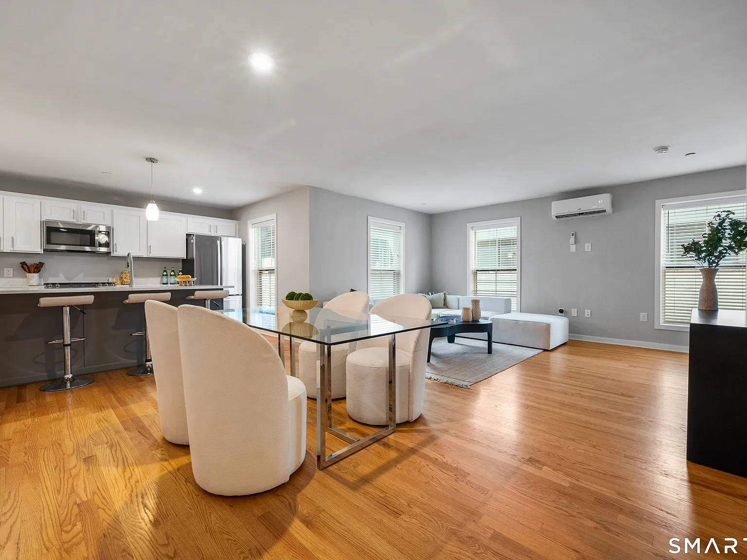 3 bed, 3.5 bath, 2800 sqft, $5,100 — Photo 2
