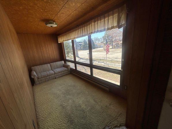 406 4th Ave W, Mobridge, SD 57601