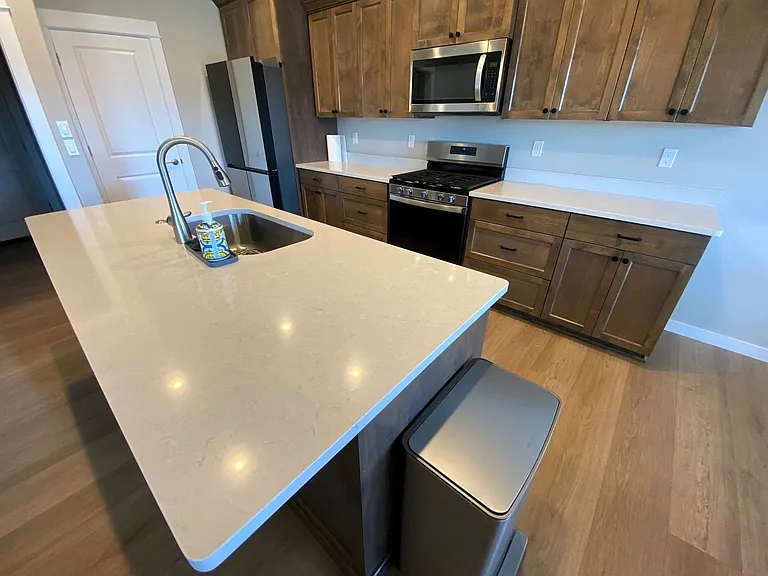 912 Medina Ave — Photo 5