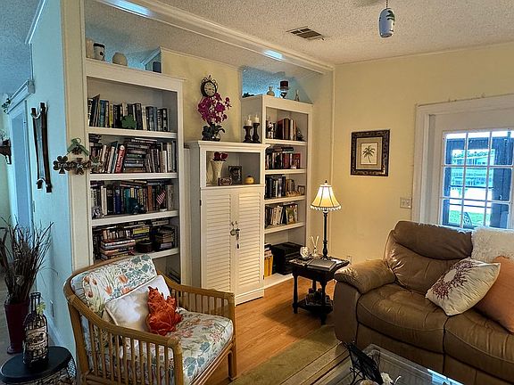 4th image of 11350 Virginia Dr