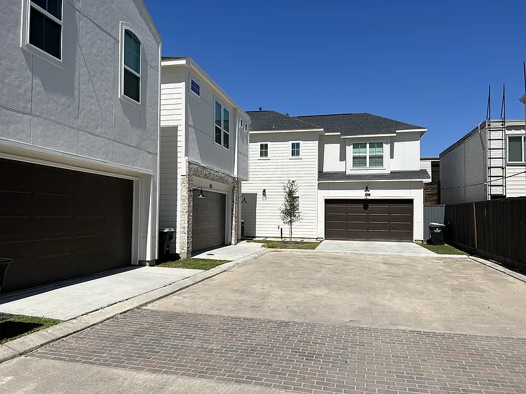 7722 Westside Villas Ln — Photo 18