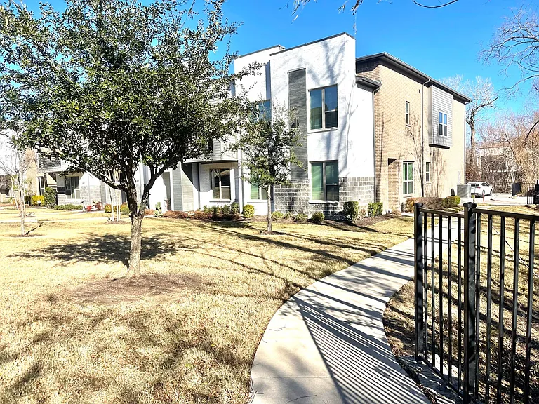 409 Harmon Dr — Photo 30