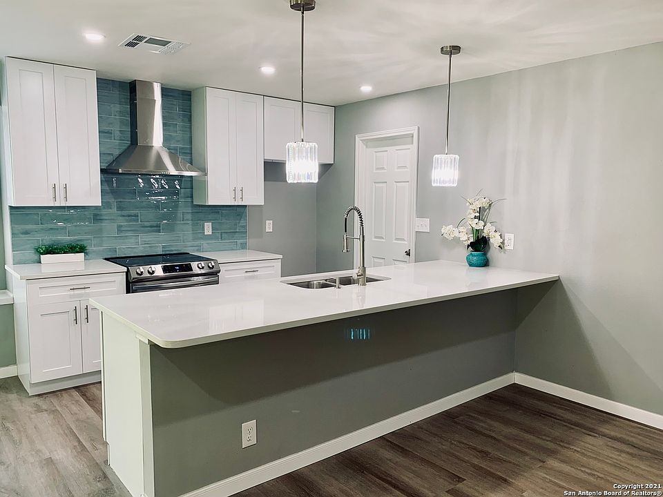2nd image of 7310 Rubens DR