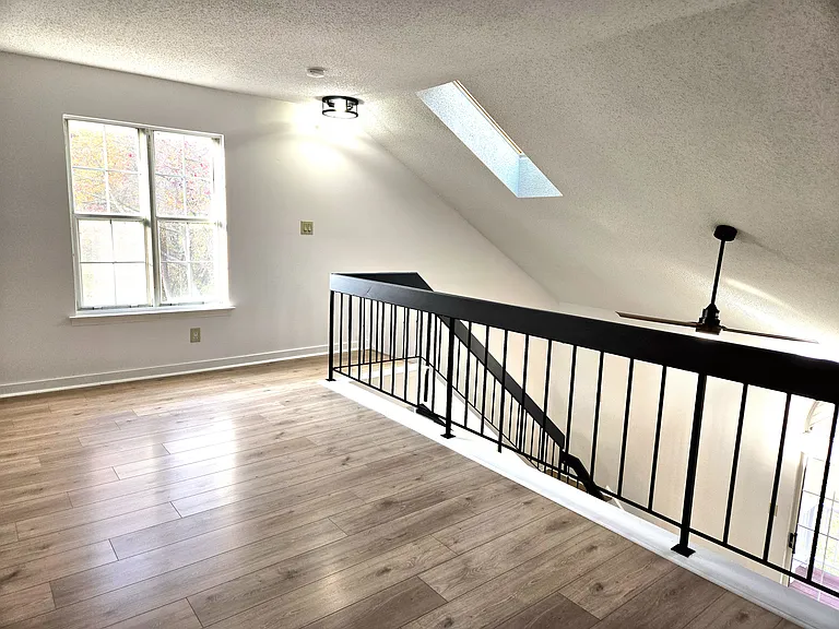 404 Harwood Ct #B — Photo 11