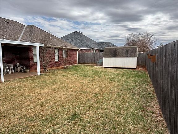 4th image of 404 Eastview Dr