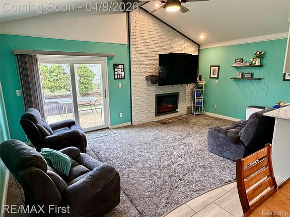 4th image of 39641 Edgemont Dr