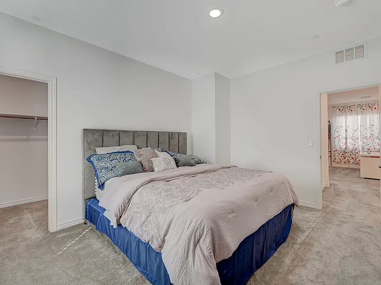 293 Mount Langley St — Photo 36