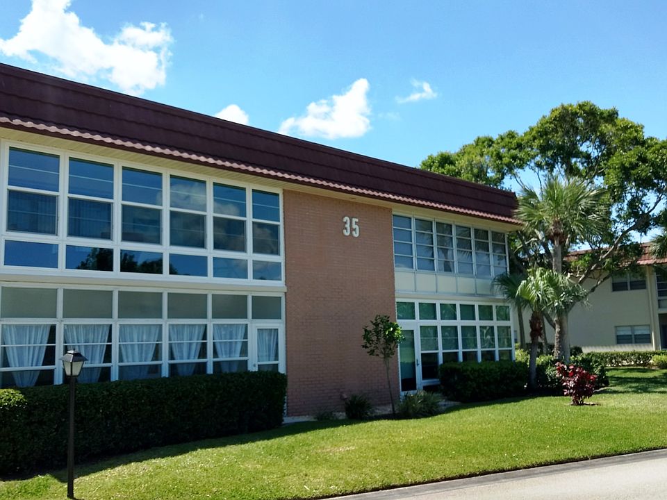 1st image of 35 Vista Gardens Trl