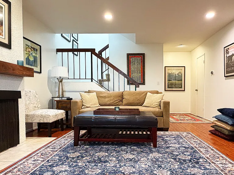 311 E Sierra Madre Blvd #B — Photo 2