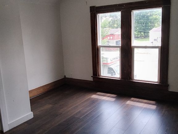 4th image of 34 Richmond Ave