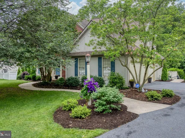 16 Fox Hollow Dr, Lancaster, PA 17602
