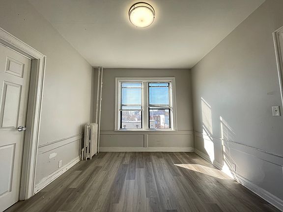 5th image of 225 Academy St #32E