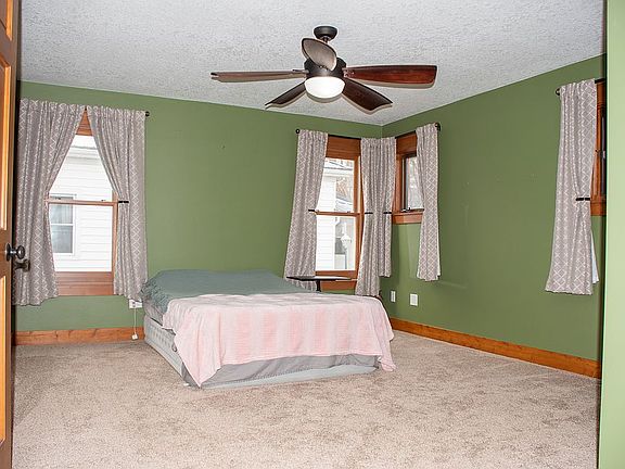 4th image of 604 8th St SW