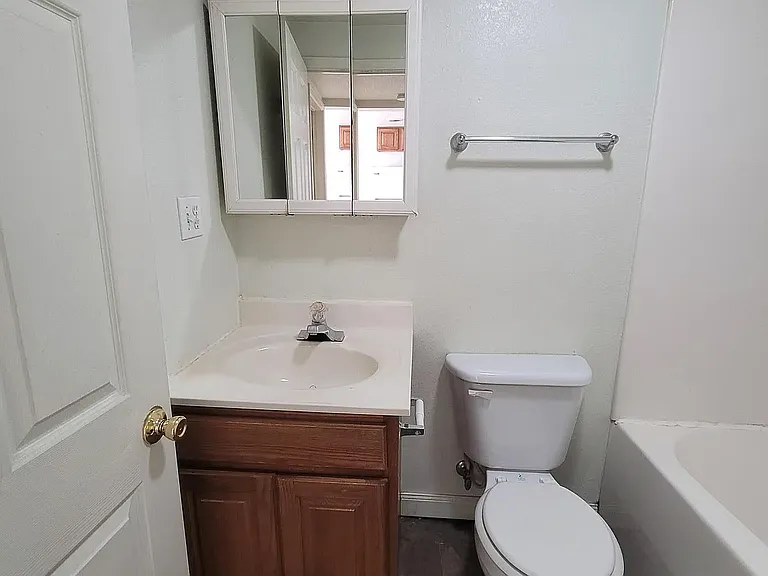 403 W Freeman St #4 — Photo 4