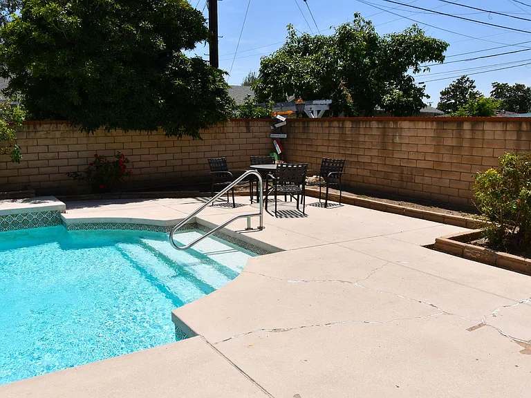 522 E Collins Ave — Photo 58