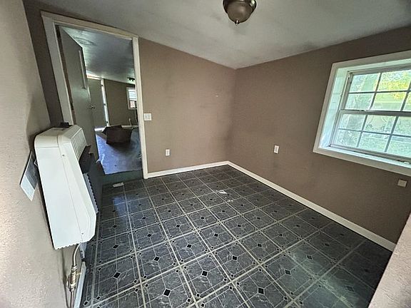 21st image of 207 Brewer Ave