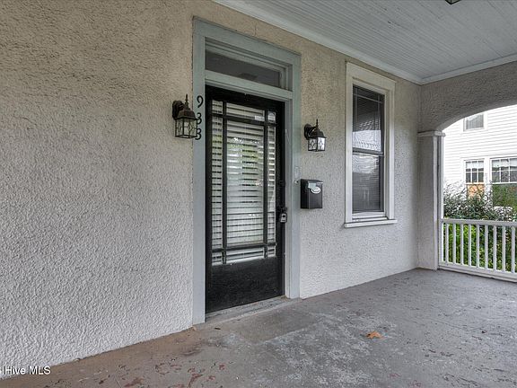 3rd image of 933 Russell Street