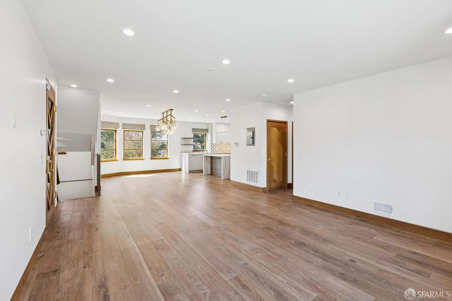 3 bed, 4.0 bath, 2550 sqft, $12,500 — Photo 2