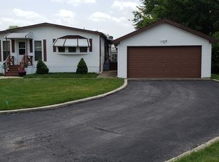 59 Maple Ln, Manteno, IL 60950