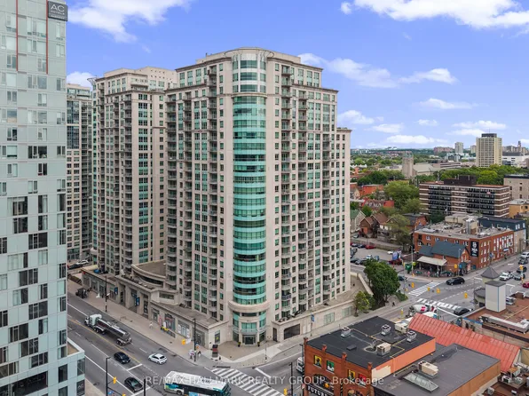 200 Rideau St #1702, Ottawa, ON K1N 5Y1