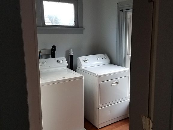 2nd image of 423 1/2 Spink St