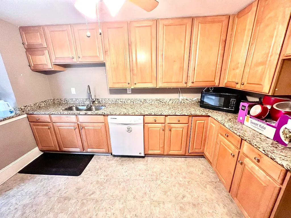 3 bed, 1700 sqft, $1,900 — Photo 4