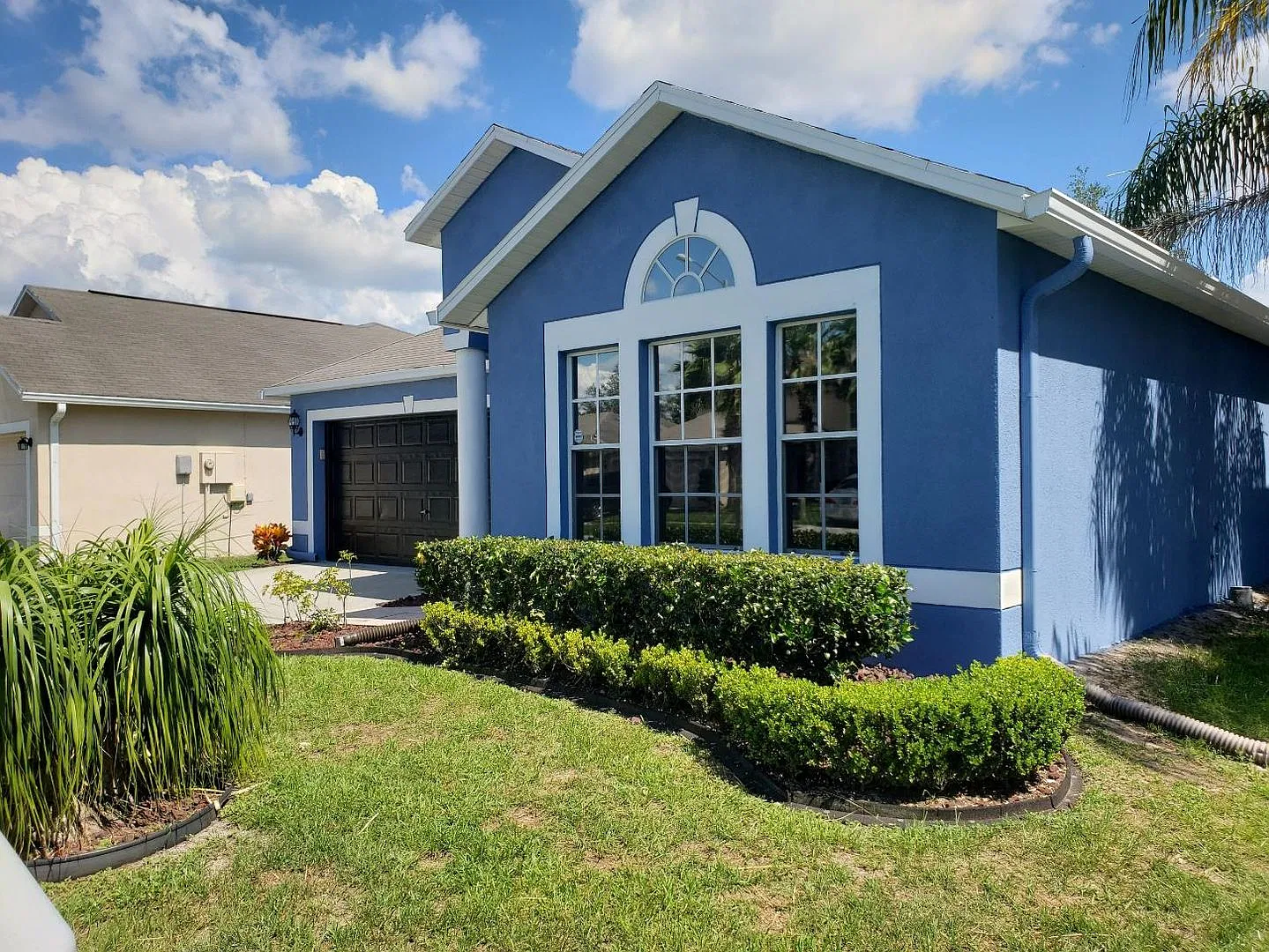 Gorgeous single story, four bedroom, two baths, two car garage with a fence in back yard. — Photo 2