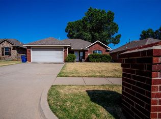 516 S Castle Ridge Ln, Mustang, OK 73064