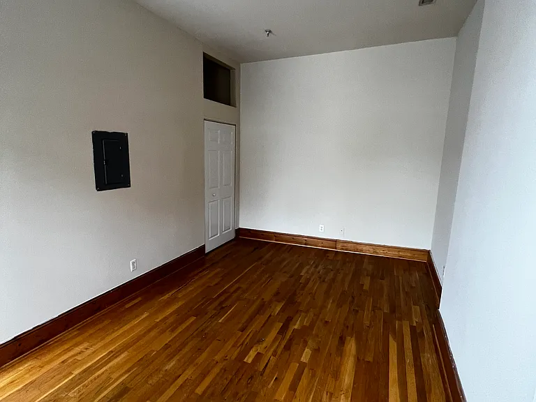 909 W Grace St #3 — Photo 16