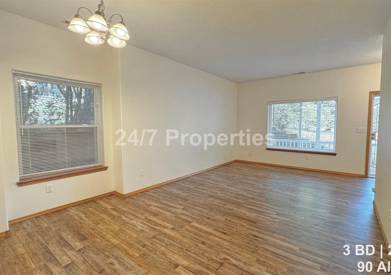 Beautiful 3 BD | 2.5 BA Duplex in Wine Country - Dayton — Photo 4