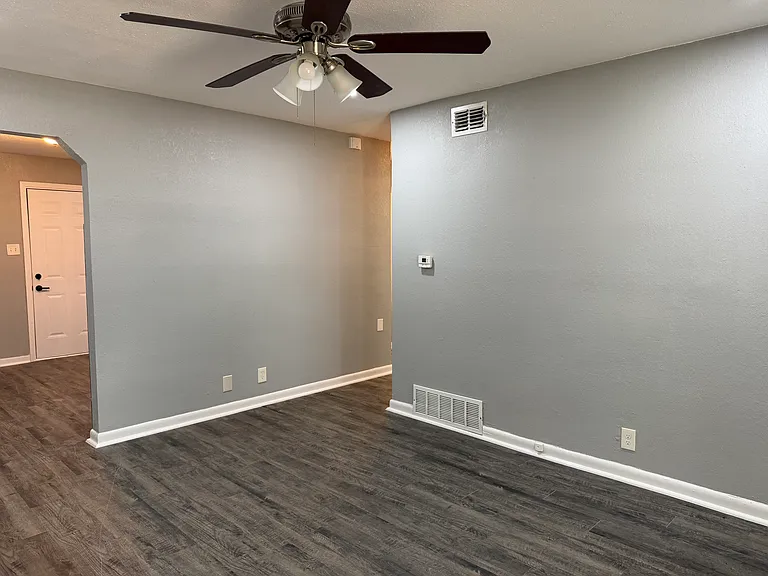 2504 Normont Cir — Photo 2