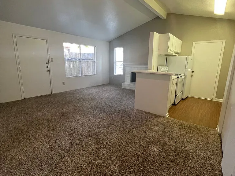 Emerald Cove Apartments — Photo 131