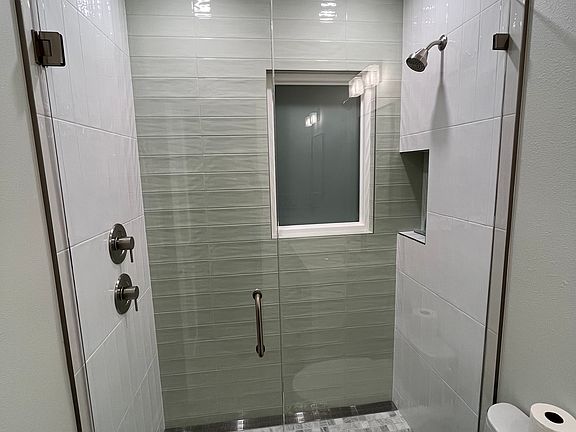 3rd image of 5919 Hollywood Blvd Unit B