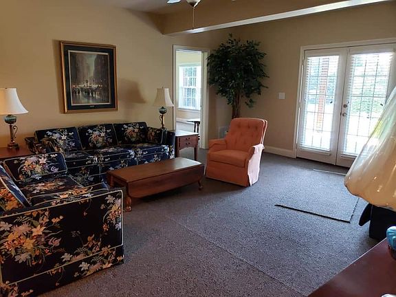 4th image of 524 Country Ln