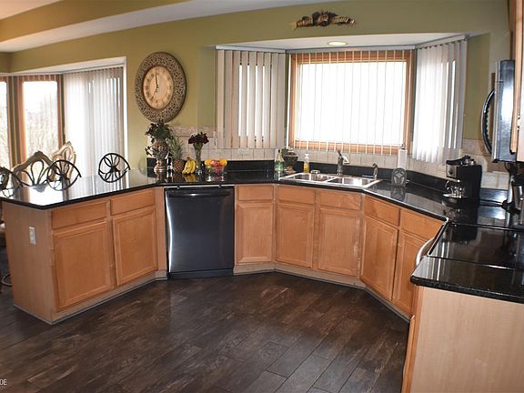 5th image of 48167 Prestwyck Dr
