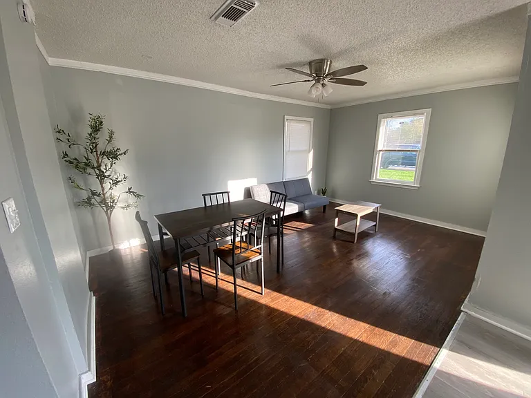 2237 Cross Ln — Photo 2