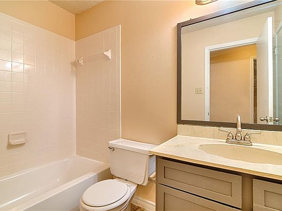 3rd image of 2614 Alcott Ln APT B