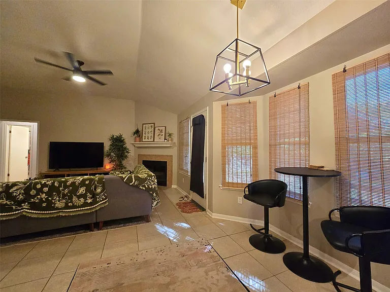 2303 Darnell Dr — Photo 5