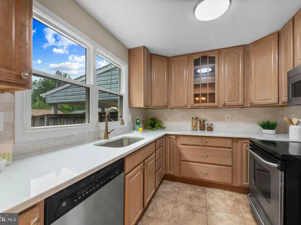 7663 Sherlock Ct, Pasadena, MD 21122